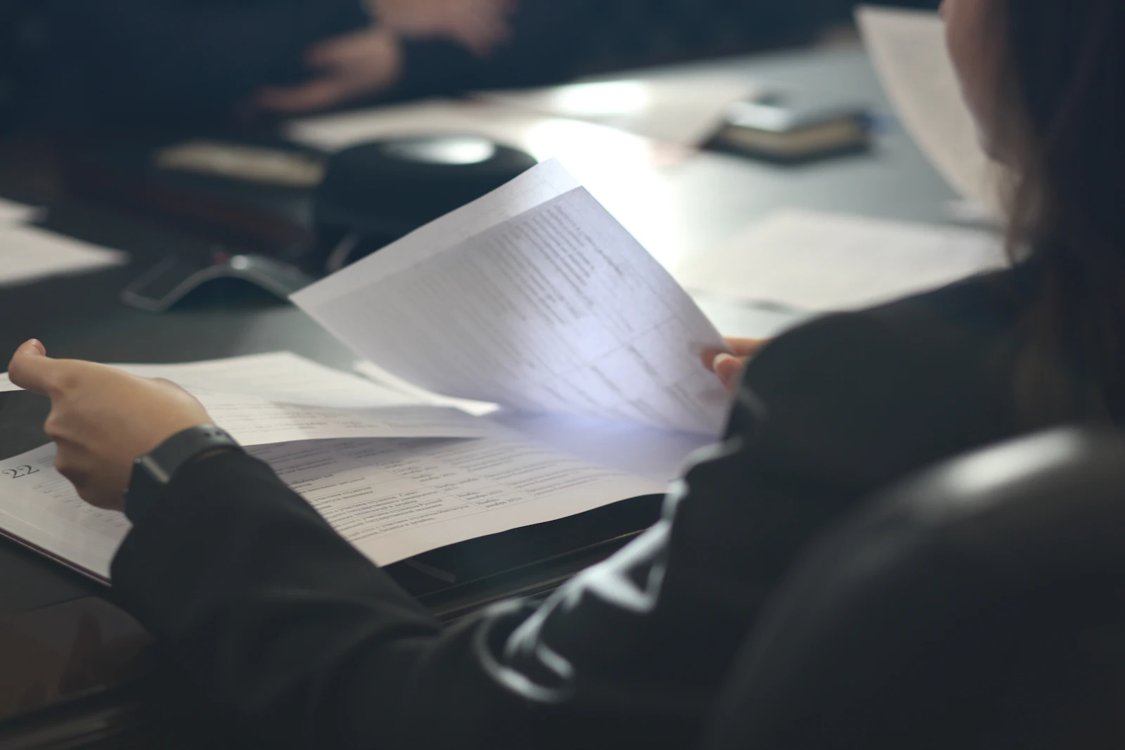 Illustration éditoriale : Acte notarié : Rôle, coût et situations obligatoires pour votre entreprise