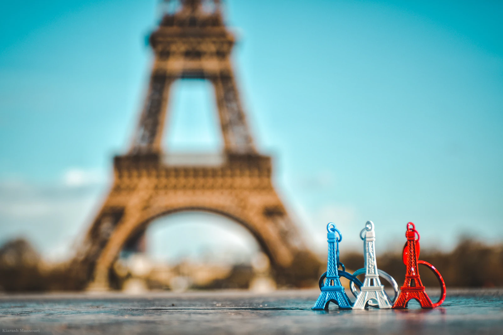 Illustration éditoriale : Comment choisir votre formation e-commerce pour réussir en ligne ?