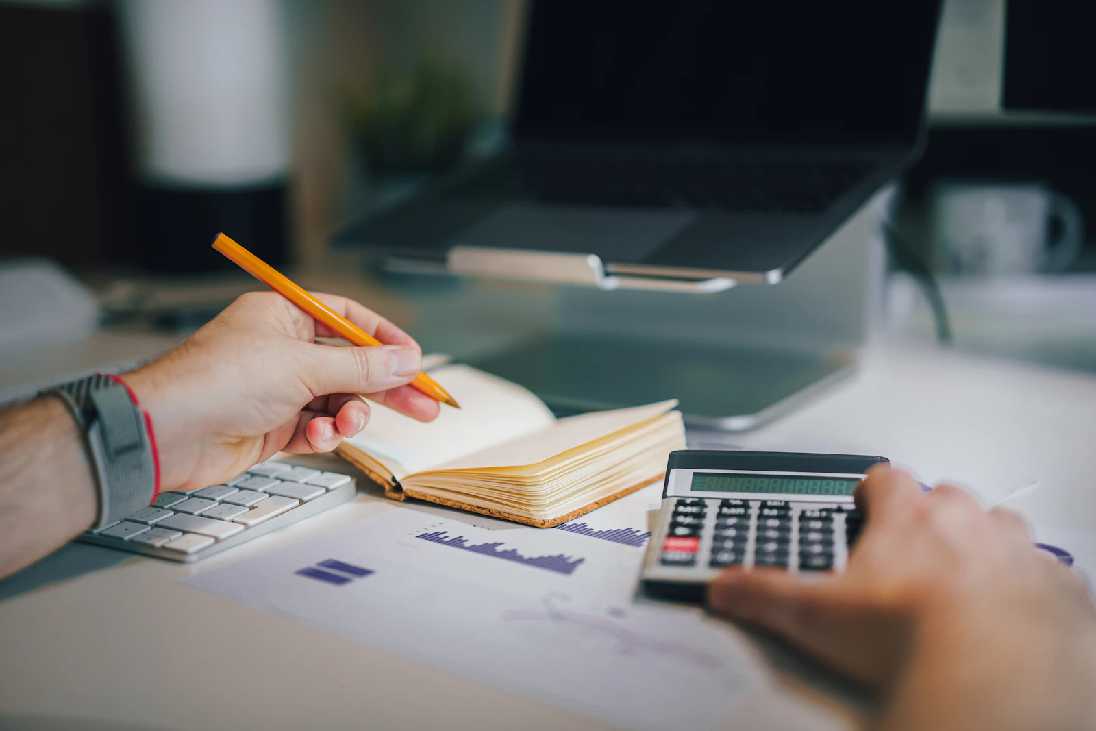 Illustration éditoriale : Comment choisir votre expert-comptable ? guide complet