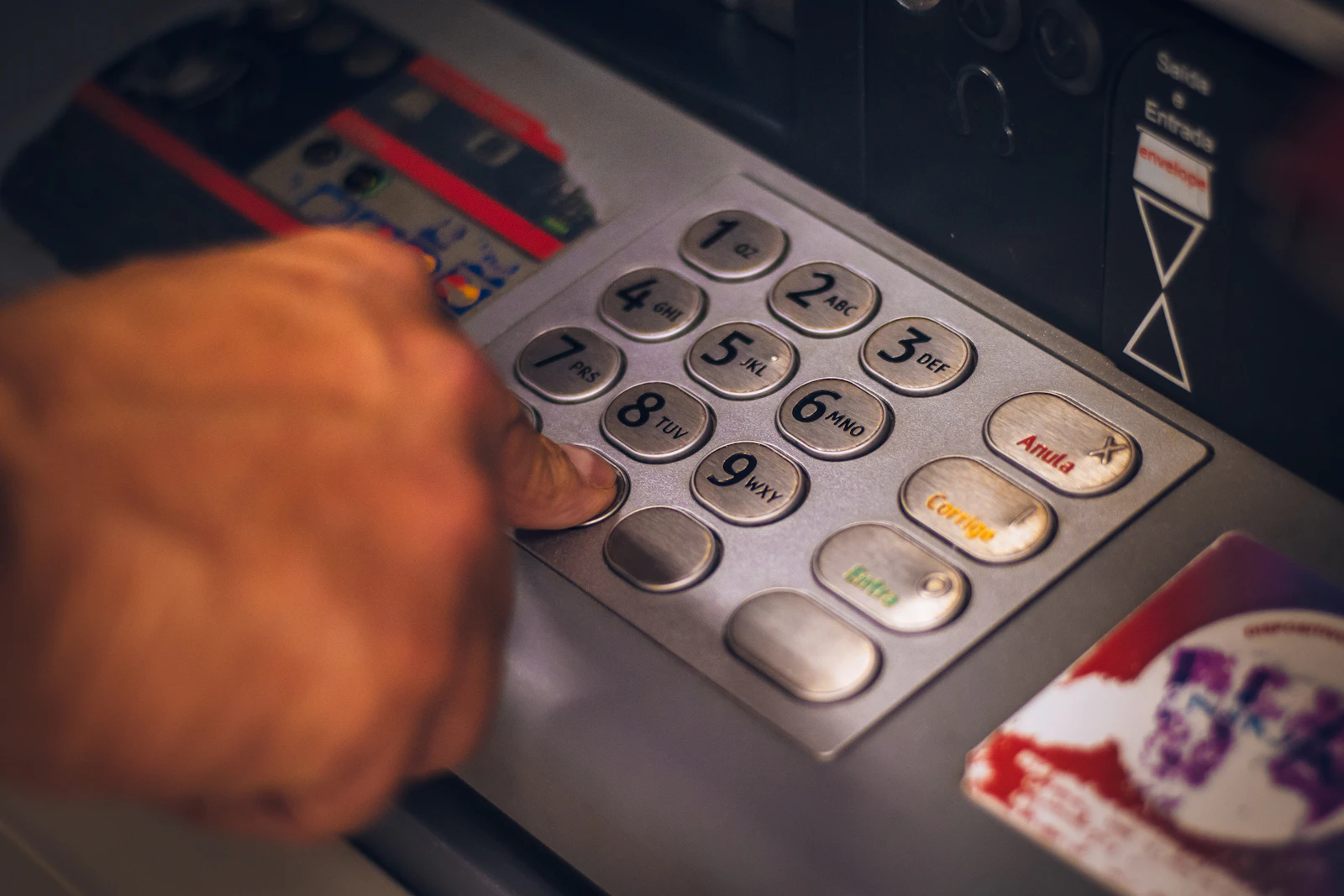 Numéro de compte bancaire : Utilité, sécurité et vérification pour les pros