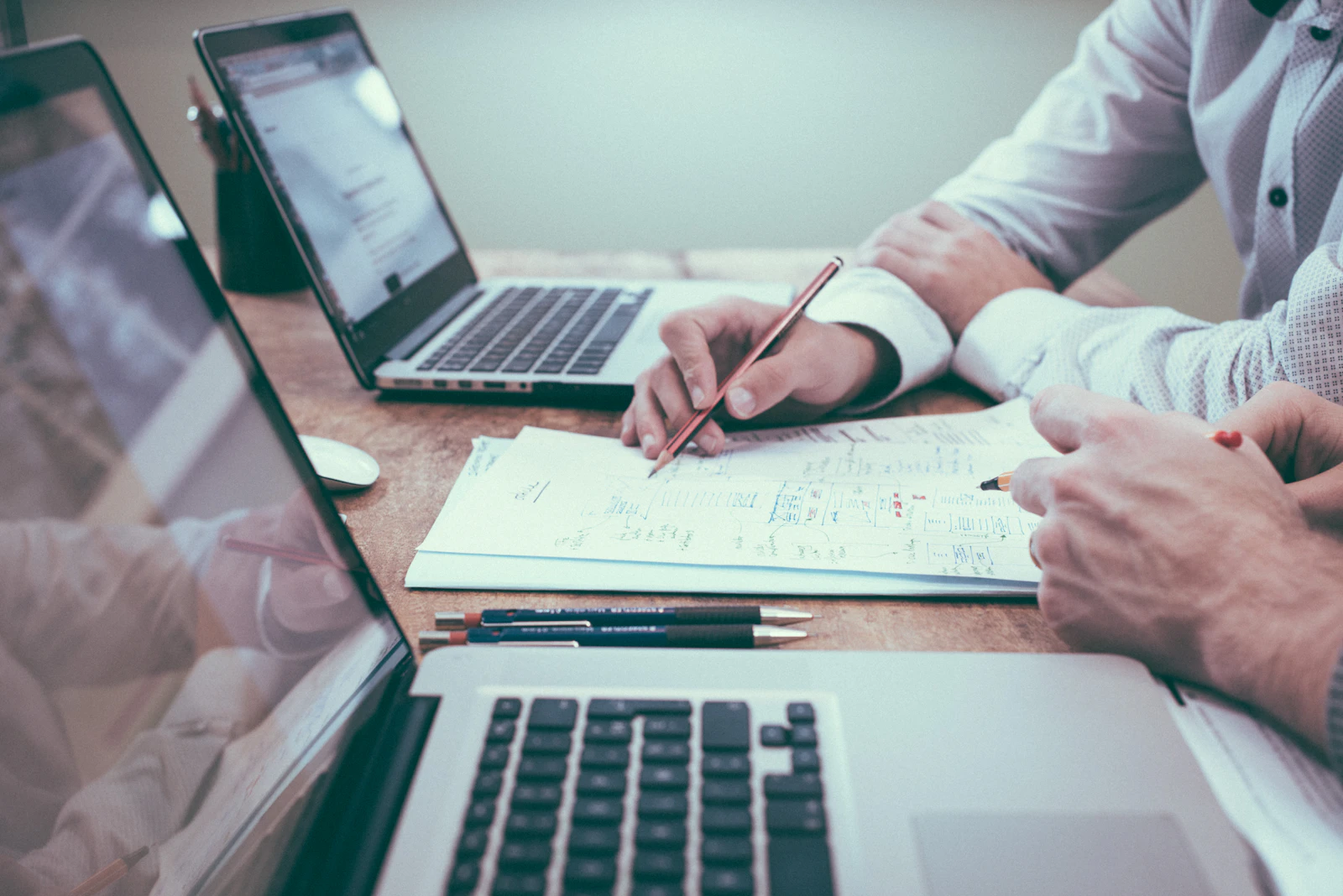 Pré-comptabilité et comptabilité : Comprendre les nuances et choisir le bon logiciel